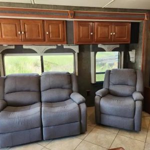 2014 Winnebago Adventurer 37F