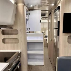 2022 Airstream Globetrotter 30RB TWIN