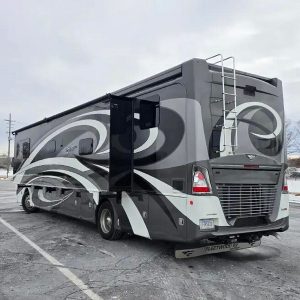 2017 Fleetwood Discovery Lxe 40E