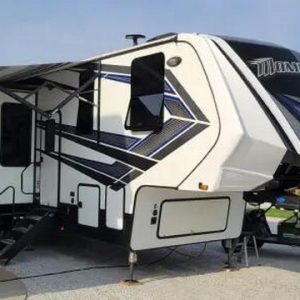 2018 Grand Design MOMENTUM M-CLASS 381M