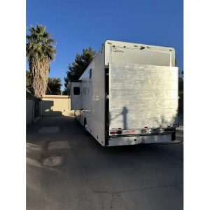 2005 Show Hauler 43 ft with RARE 12 ft. GARAGE