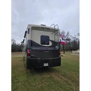 2019 Thor Motor Coach Miramar 37 1