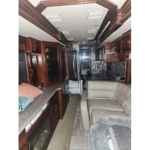 2017 Fleetwood Discovery Lxe 40E