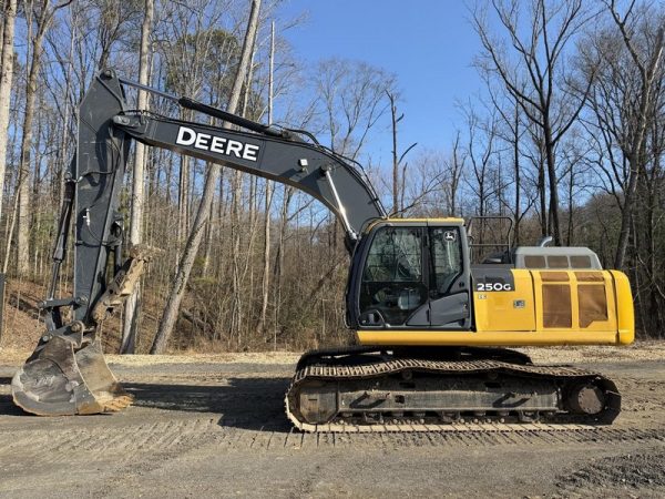 2019 DEERE Excavators 250G LC