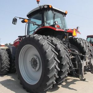 2011 MASSEY FERGUSON Tractors 8660