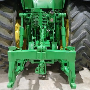 2002 JOHN DEERE Tractors 8420