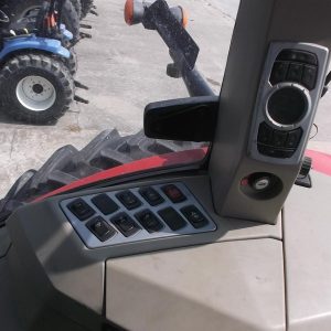 2011 MASSEY FERGUSON Tractors 8660