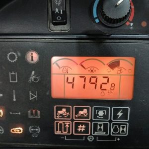 2002 JOHN DEERE Tractors 8420